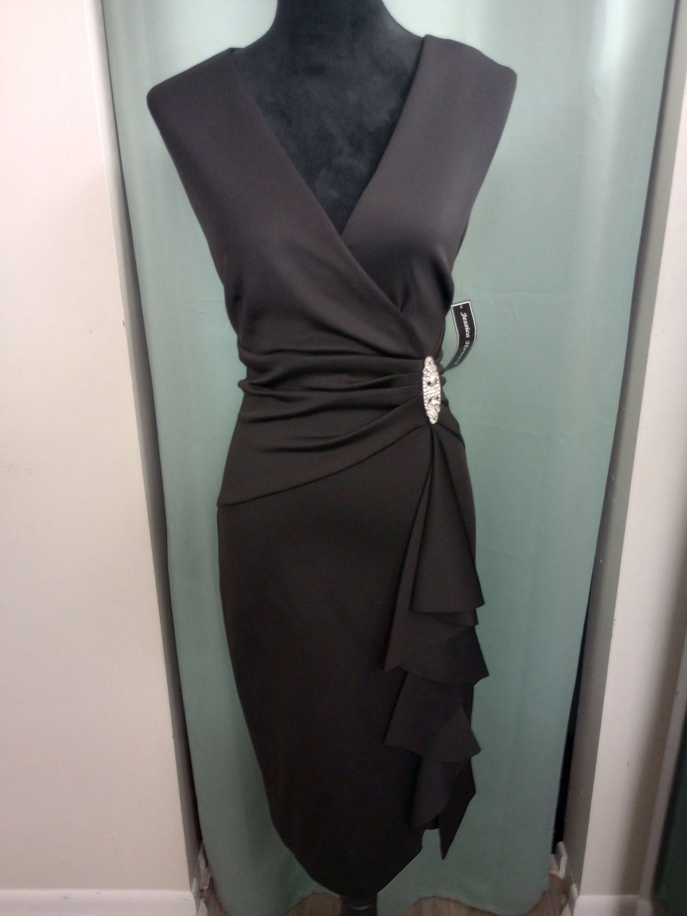 Extravagant Jessica Howard Black Sheath Dress!.